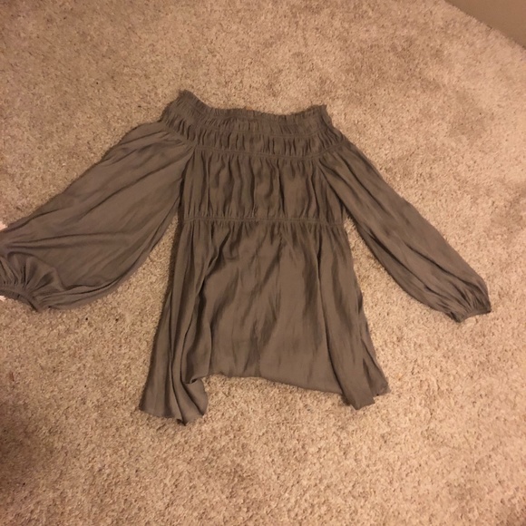 Vestique Off the Shoulder Top - Picture 7 of 8